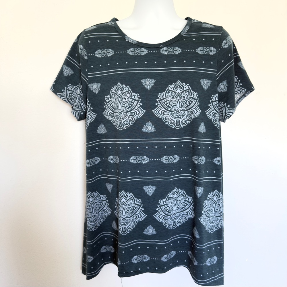 LULAROE Melissa Tunic Top 3XL Short Sleeve Relaxed Fit SHARKBITE Hem MANDALAS - Picture 7 of 10